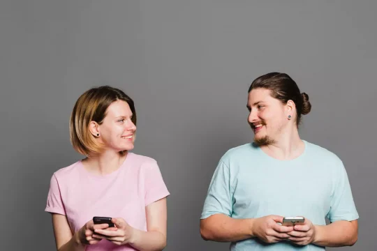 Cara PDKT Lewat WA dengan Wanita Cuek untuk Menarik Perhatiannya