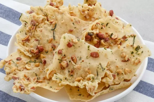 Camilan Khas Indonesia Rempeyek